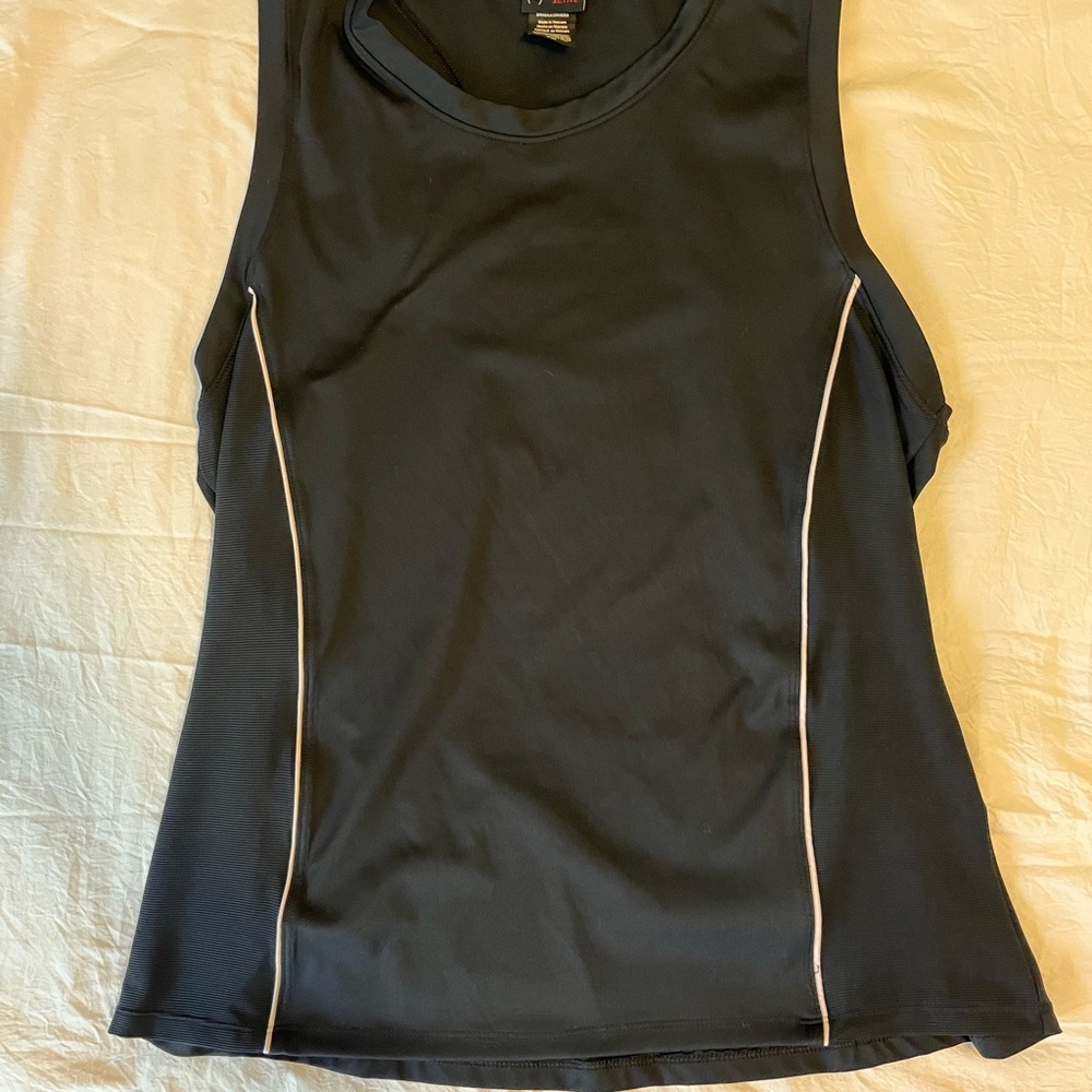 Like New- Women's Spyder Black Sleeveless Top